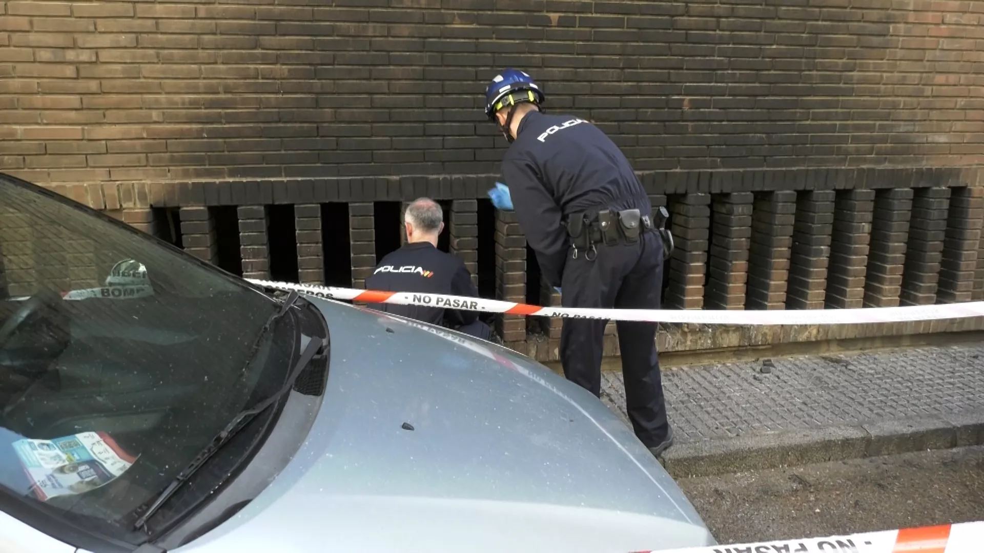 Personal de la policía científica de la policía investigaba la finca esta mañana.