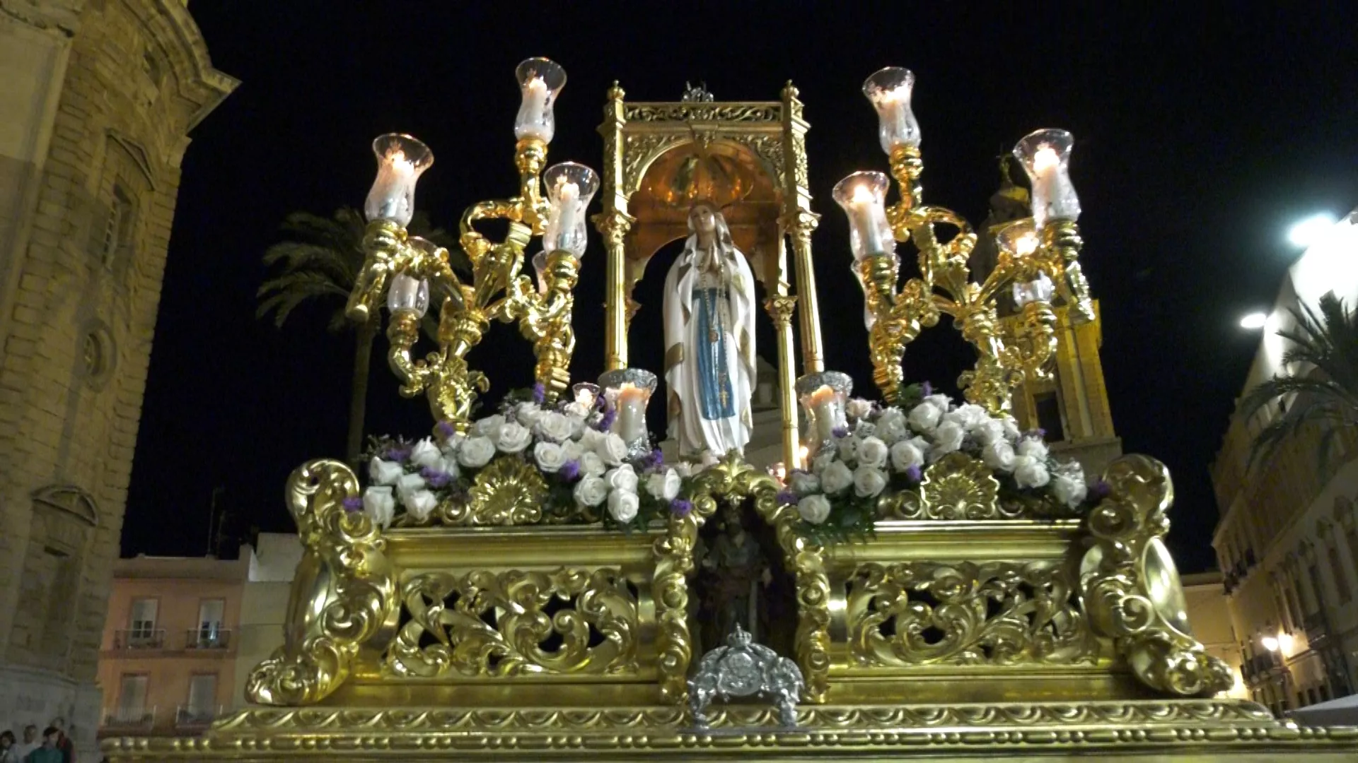 La patrona de Puerto Real procesiona por primera vez por las calles de Cádiz