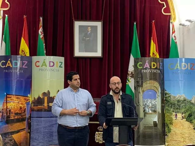 El Presidente del Patronato de Turismo, Germán Beargo, junto con Jorge Vázquez, delegado de Cultura de la Junta de Andalucía
