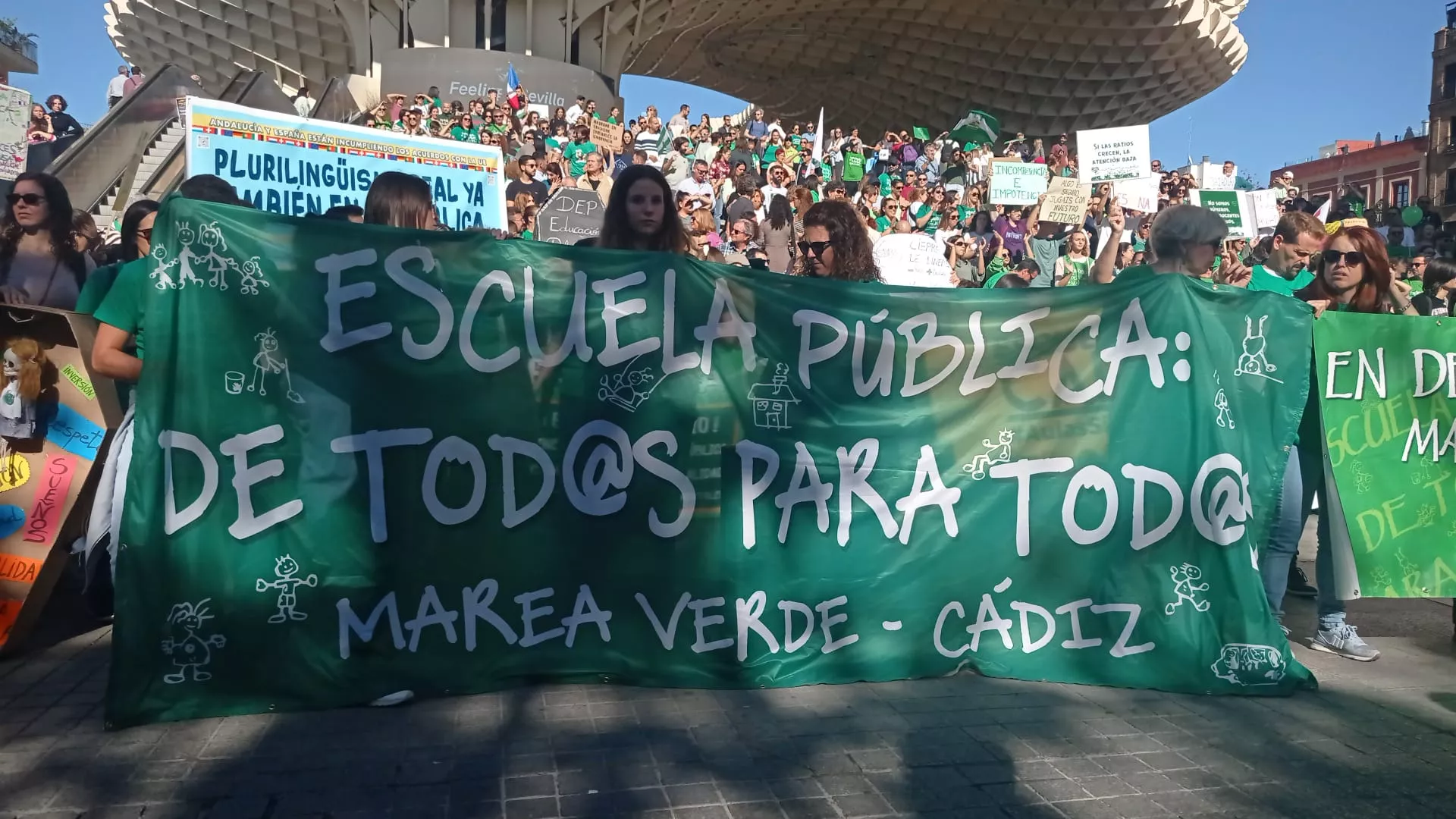 La Marea Verde gaditana presente en la manifestación en Sevilla por la educación pública.