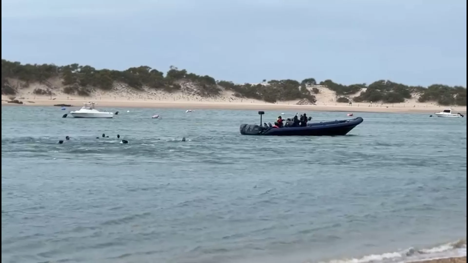 Rescatados en Camposoto los cuerpos sin vida de cuatro migrantes que viajaban en una patera