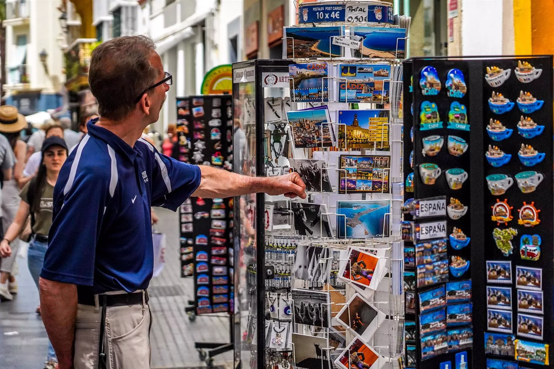 Turista en el centro de Cádiz capital