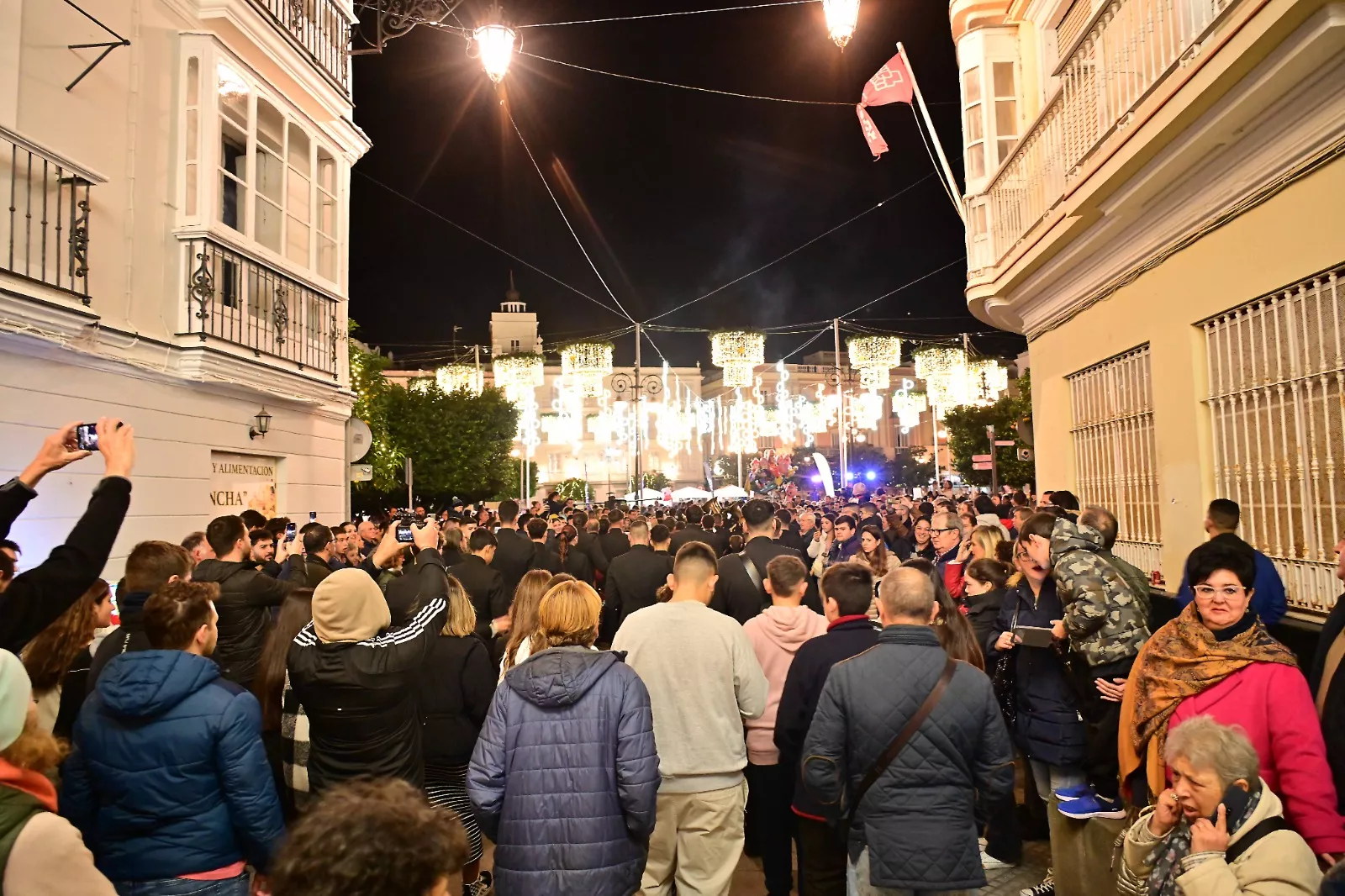 Imagen de público en la calle Ancha 