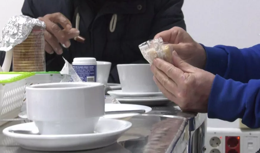 Calor en la Noche necesita leche para seguir dando sus desayunos a los sin techo.