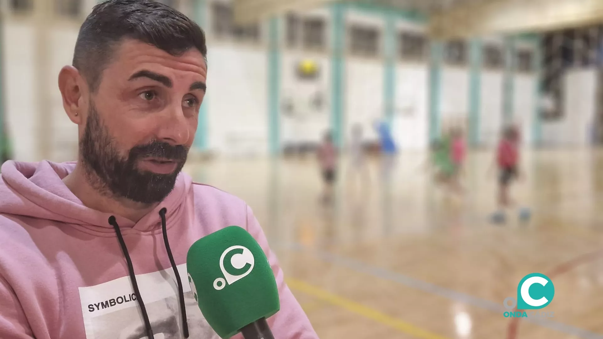 Saúl Olmo, jugador del Melistar Fútbol Sala, atendiendo a Onda Cádiz. 