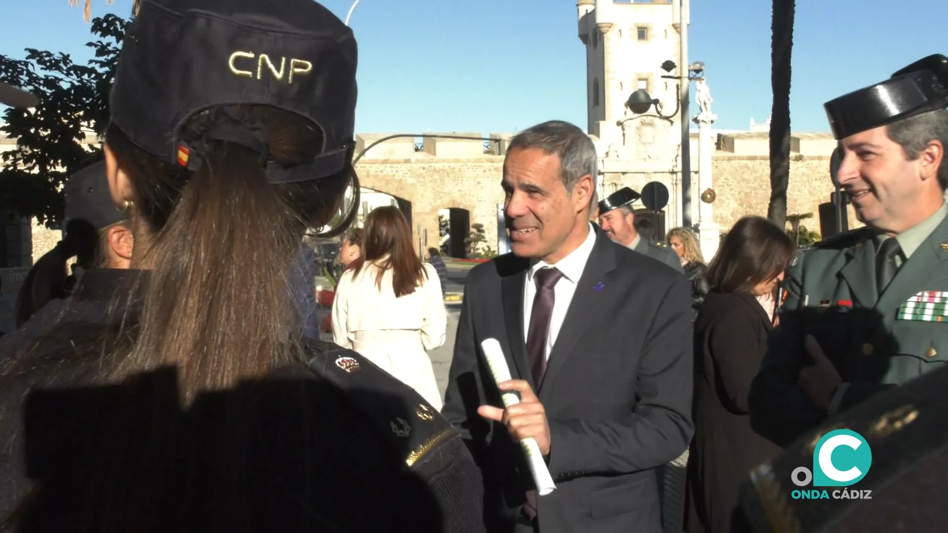 José Pacheco, acompañado de efectivos de las Fuerzas y Cuerpos de Seguridad del Estado. 