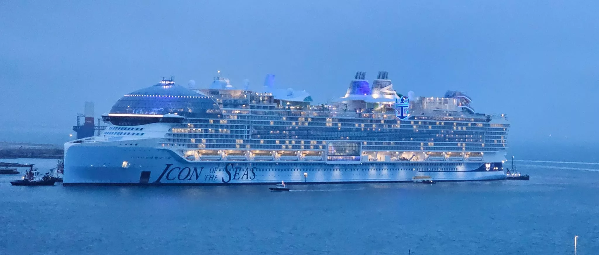 El "Icon of the Seas" realiza su entrada en Cádiz 