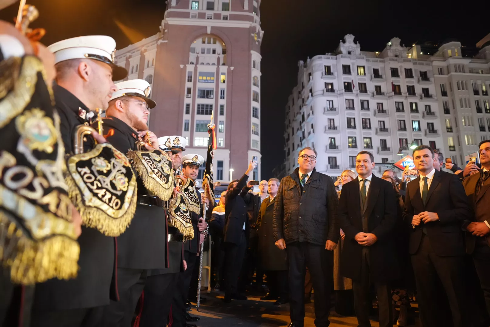 La Banda del Rosario toca en la plaza de Callao de Madrid.