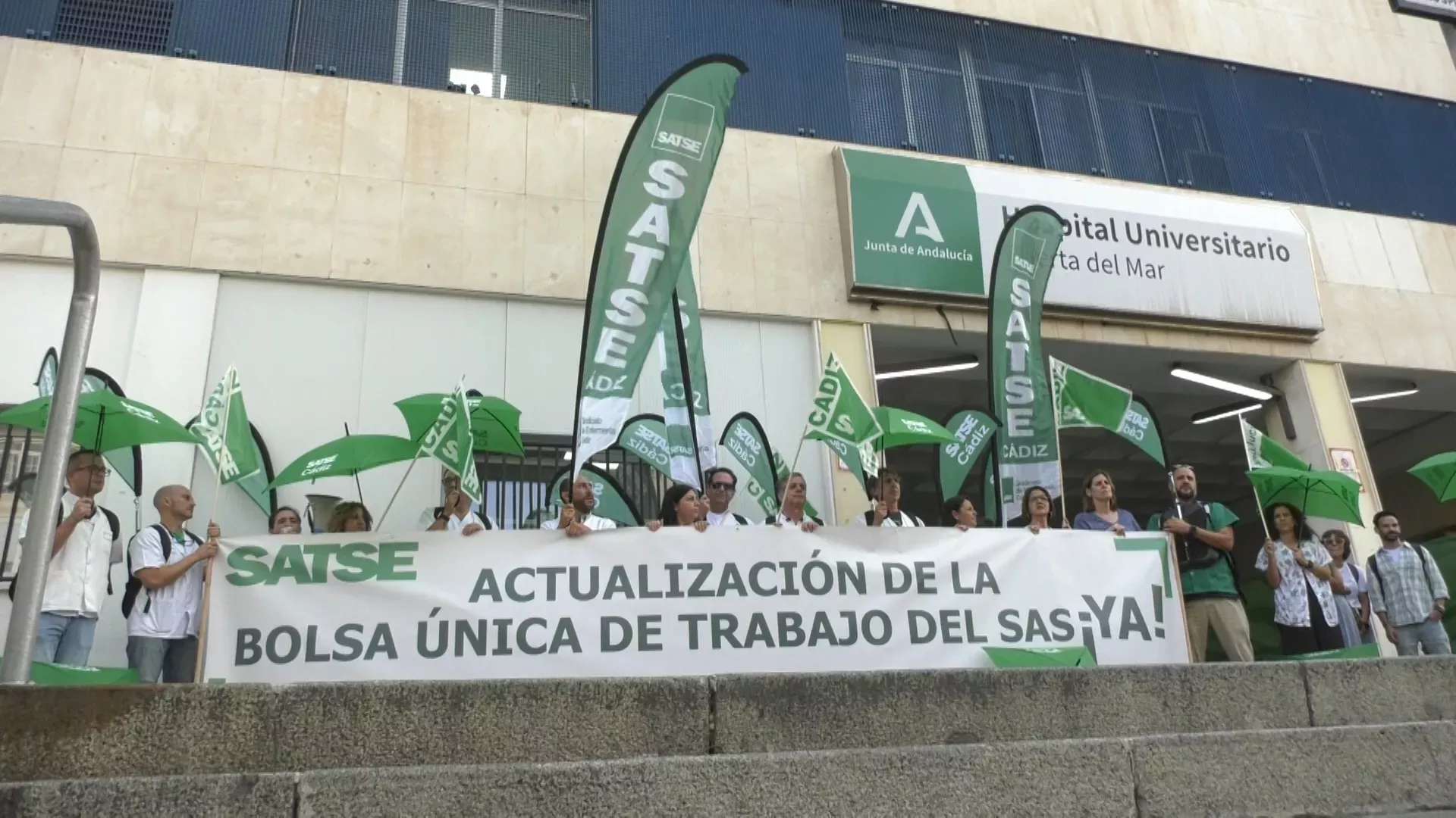 Antigua protesta del SATSE en la entrada del Hospital Puerta del Mar. 