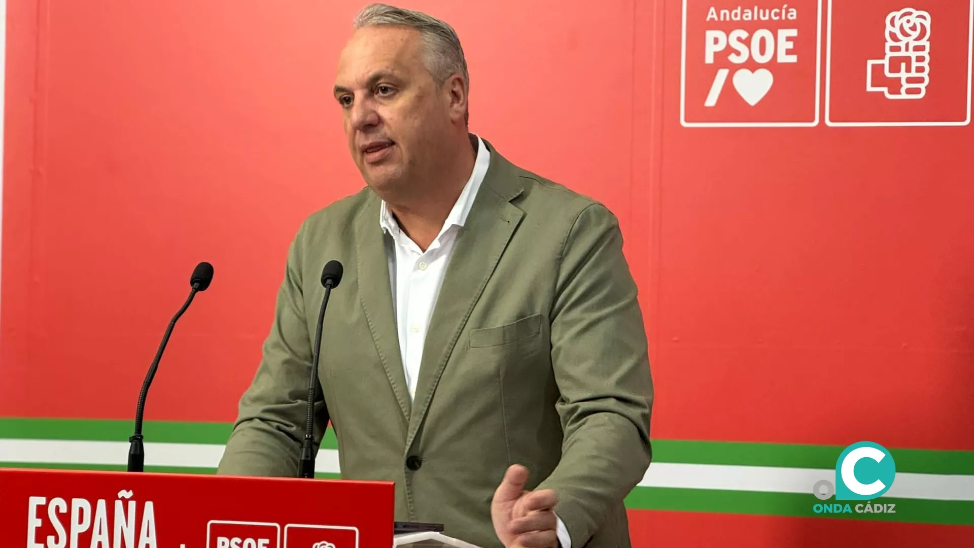 El secretario general del PSOE de Cádiz, Juan Carlos Ruiz Boix, este lunes, en rueda de prensa. 