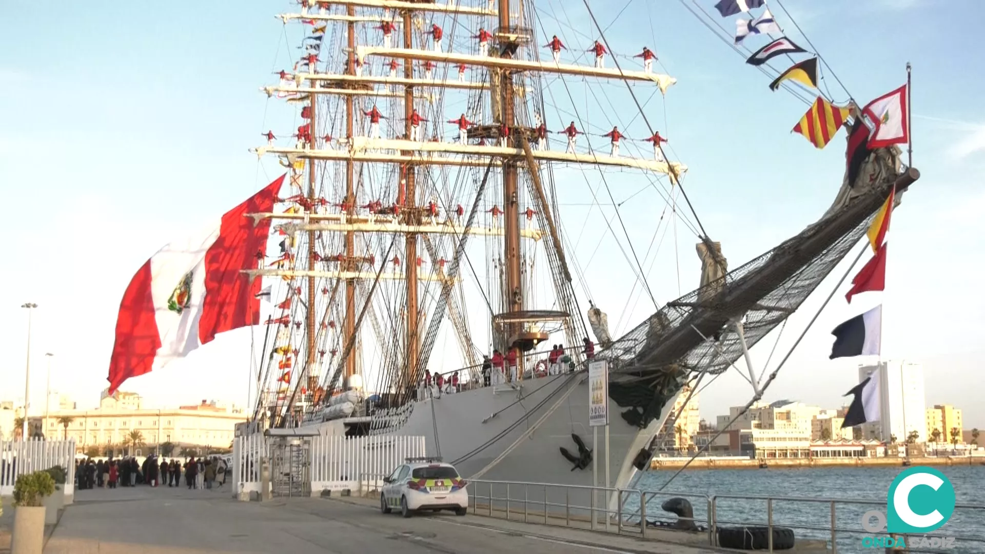 El B.A.P. “Unión” atracado en el Puerto de Cádiz. 