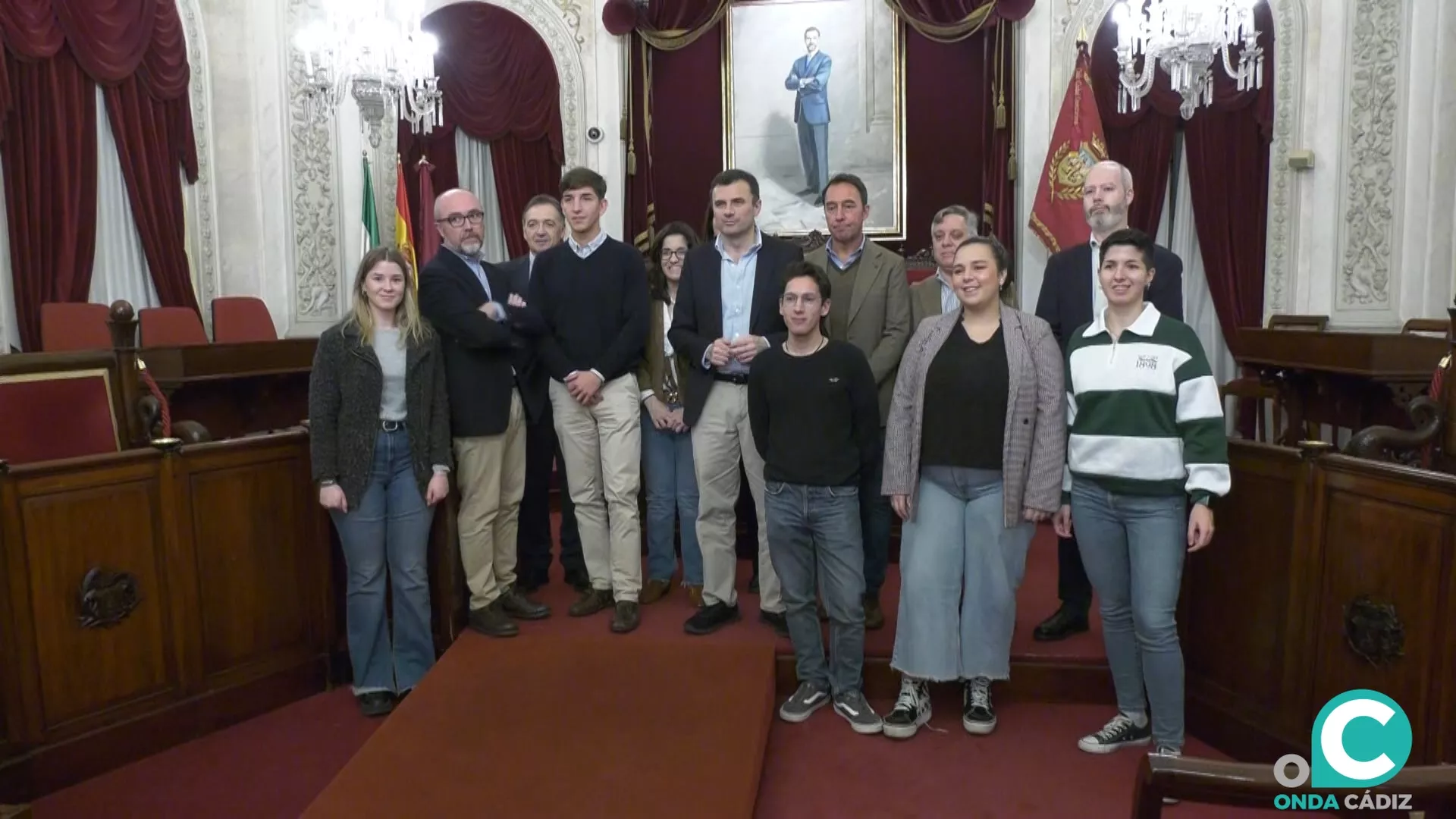 Acto de entrega de las becas que otorga Cemabasa en el Salón de Plenos del Ayuntamiento de Cádiz. 