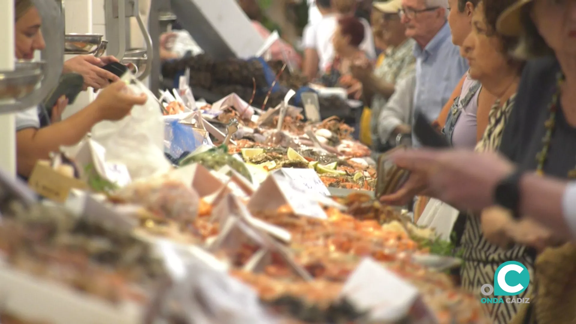 Compras en el Mercado Central de Cádiz. 