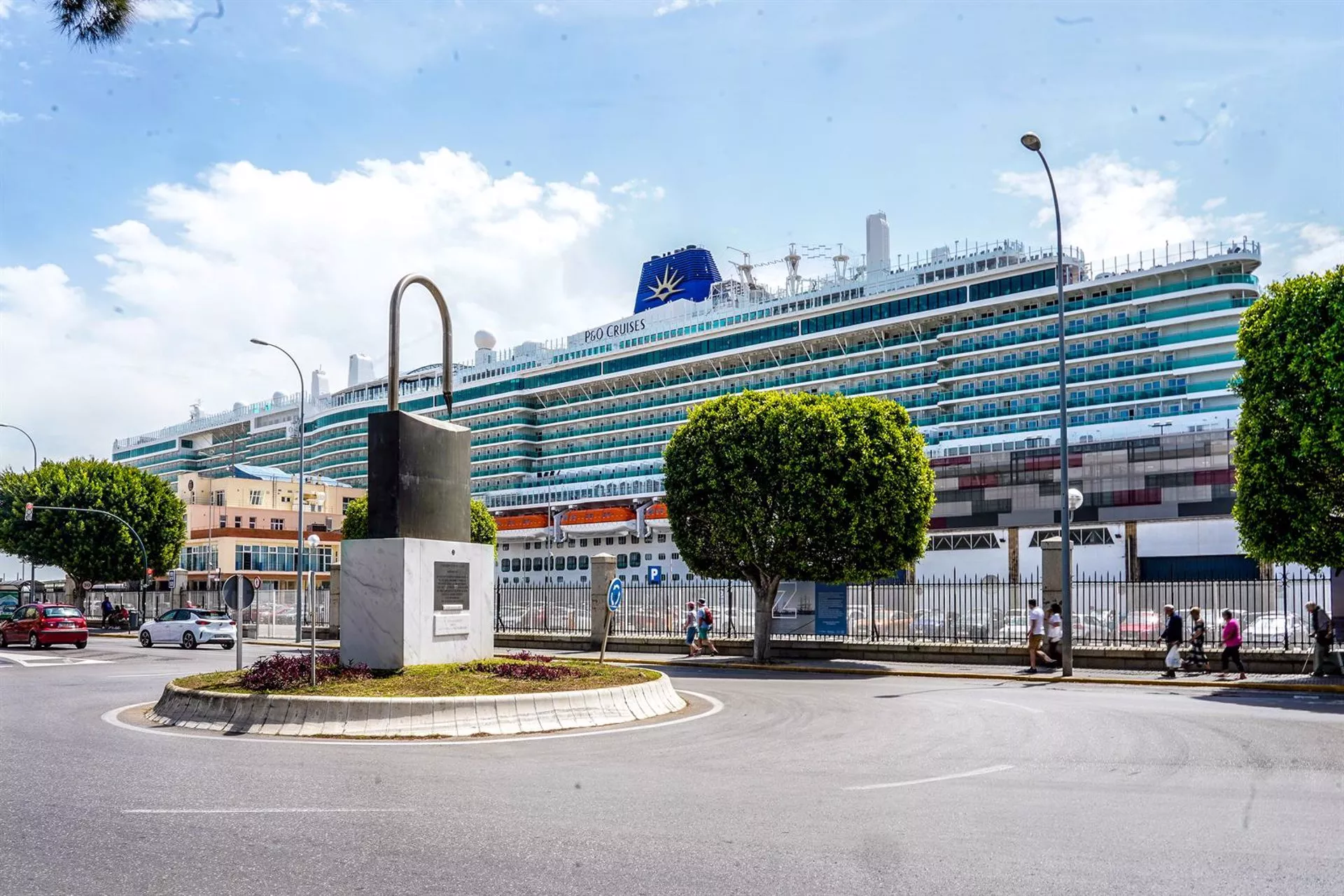 Crucero en el Puerto de Cádiz.