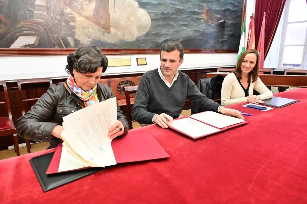 Firma de convenio entre Ayuntamiento de Cádiz y Agamama