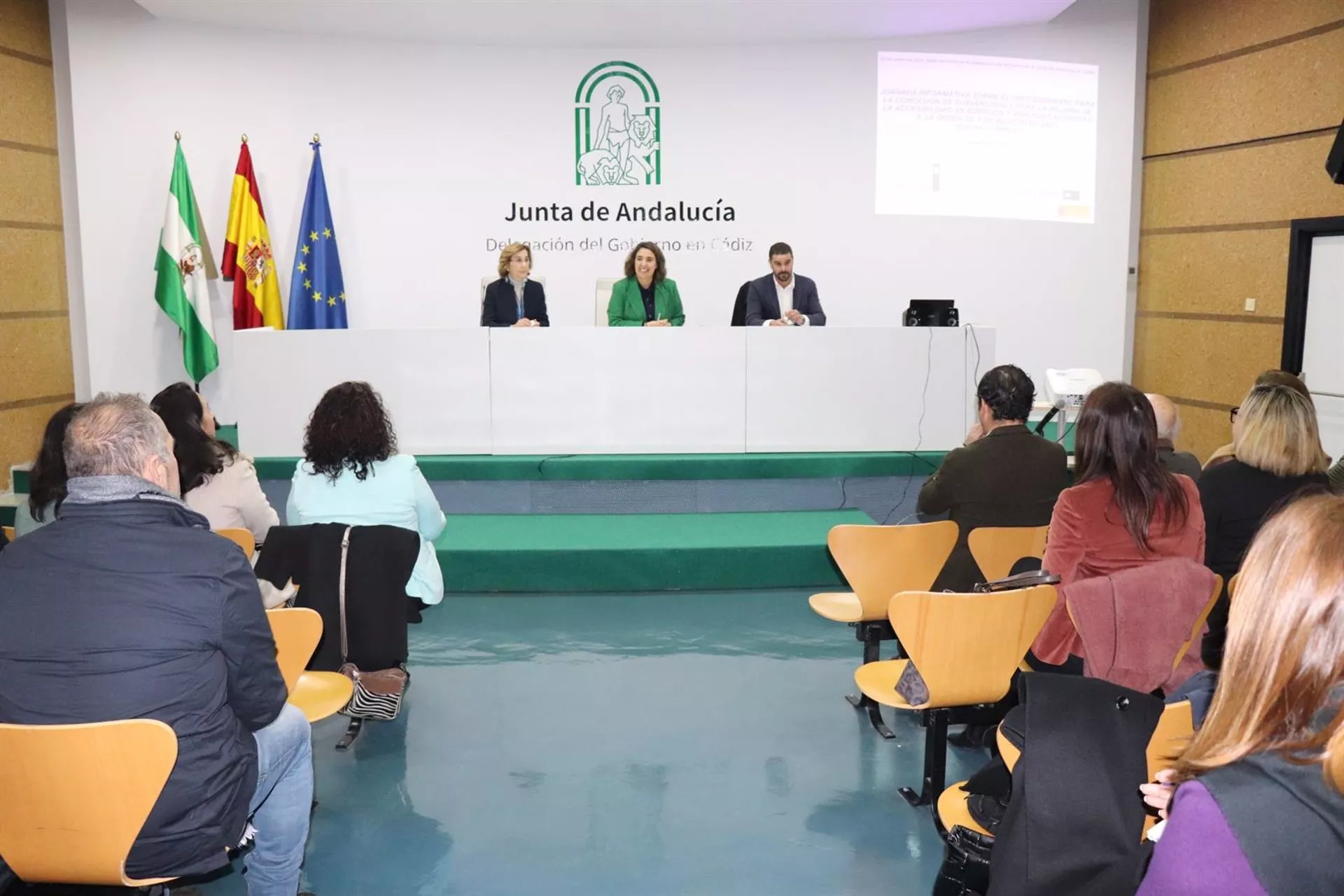 La delegada, Carmen Sánchez, en la inauguración de una jornada informativa en Cádiz. 