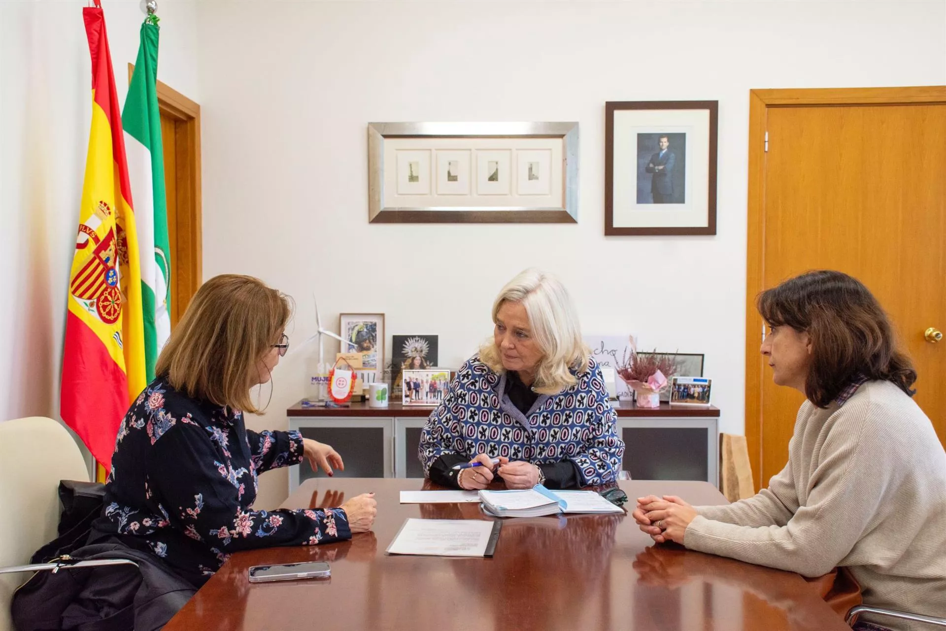 Mercedes Colombo con representantes de la Asociación de Profesionales del Autismo.