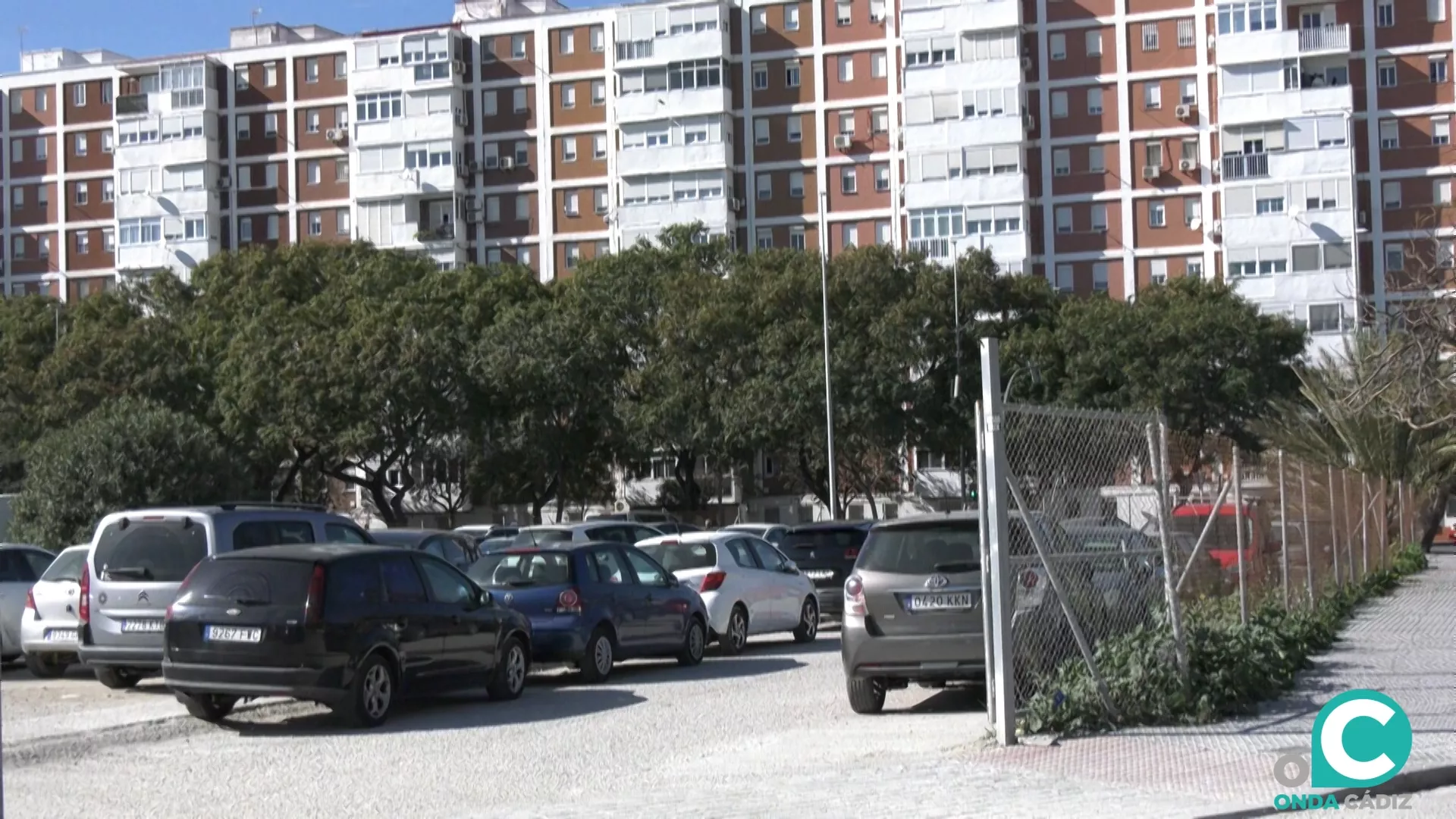 El Ayuntamiento celebra la aportación de 70 aparcamientos en el solar de Puntales. El Ayuntamiento celebra la aportación de 70 aparcamientos en el solar de Puntales.