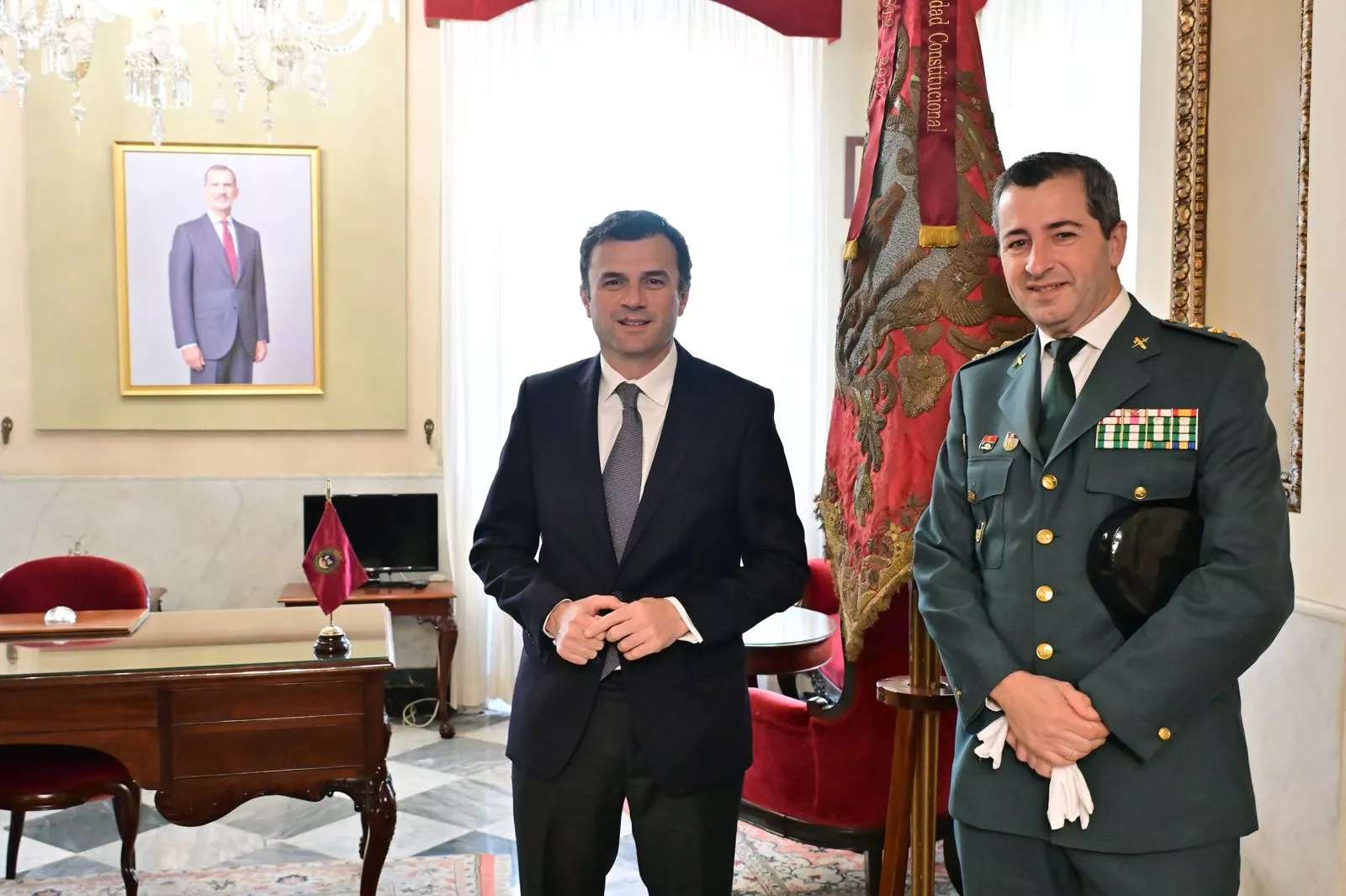 Visita del coronel Luis Martín en el despacho de Alcaldía del Ayuntamiento de Cádiz. Visita del coronel Luis Martín en el despacho de Alcaldía del Ayuntamiento de Cádiz.