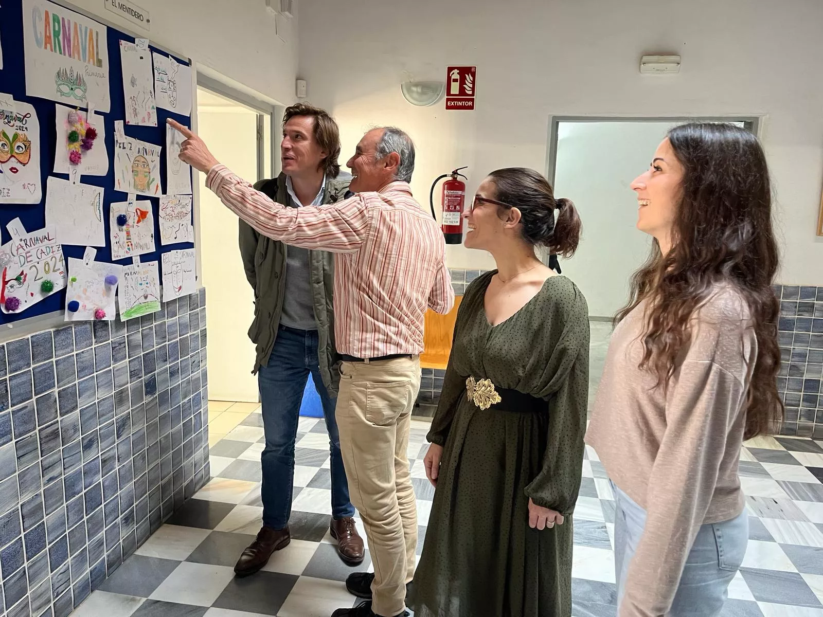 Un momento del encuentro de los ediles con responsables de la institución