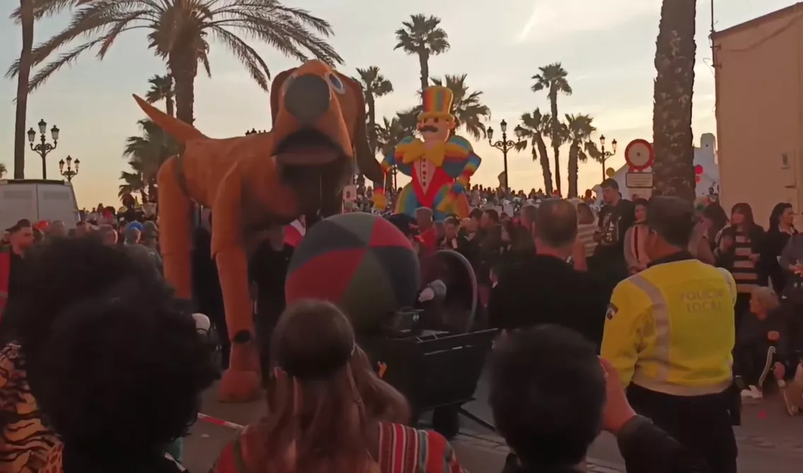 Este desfile es el preludio del fin de la fiesta de Carnaval