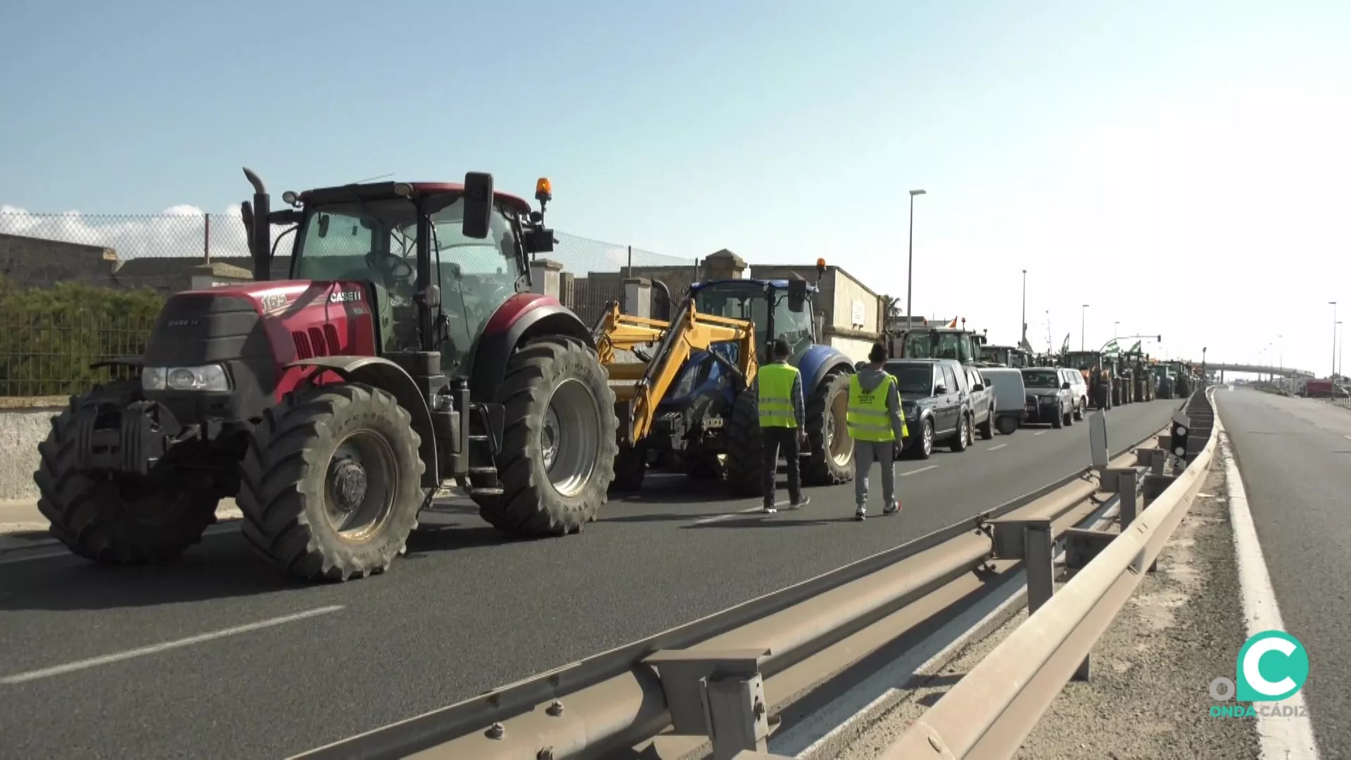 Tractores en la autovía Cádiz-San Fernando en una reciente movilización