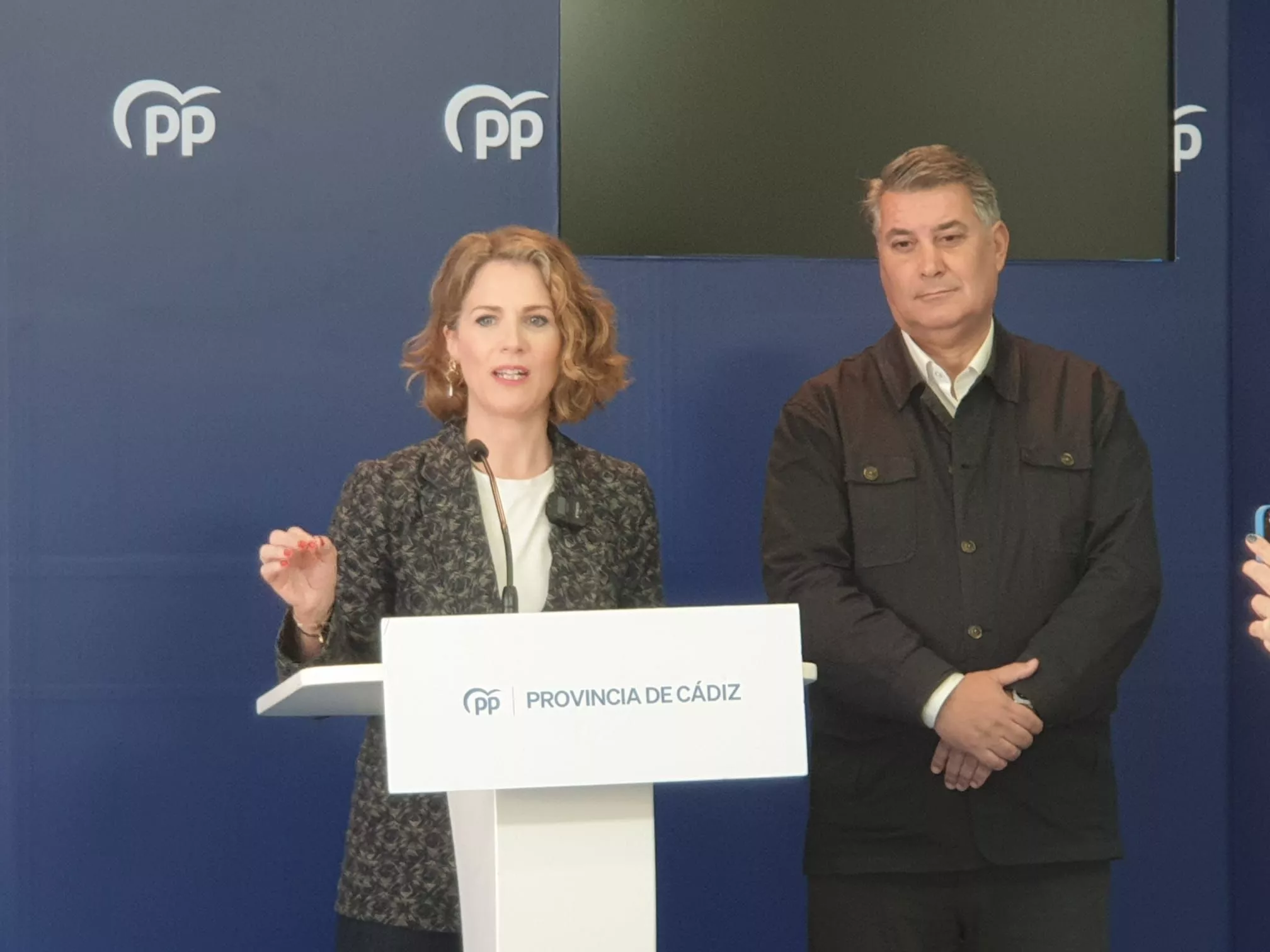 La vicesecretaria de Política Municipal del PP de Andalucía, Ana Mestre y el Diputado Nacional, Ignacio Romaní
