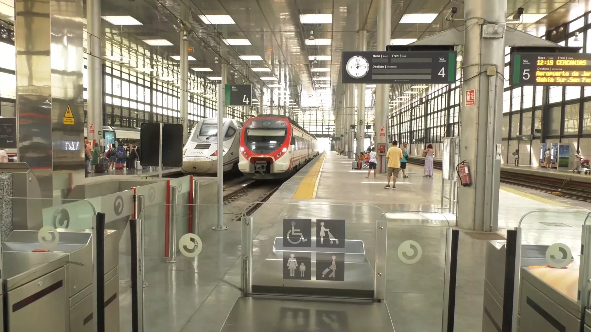 Interior de la estación de Renfe de Cádiz.