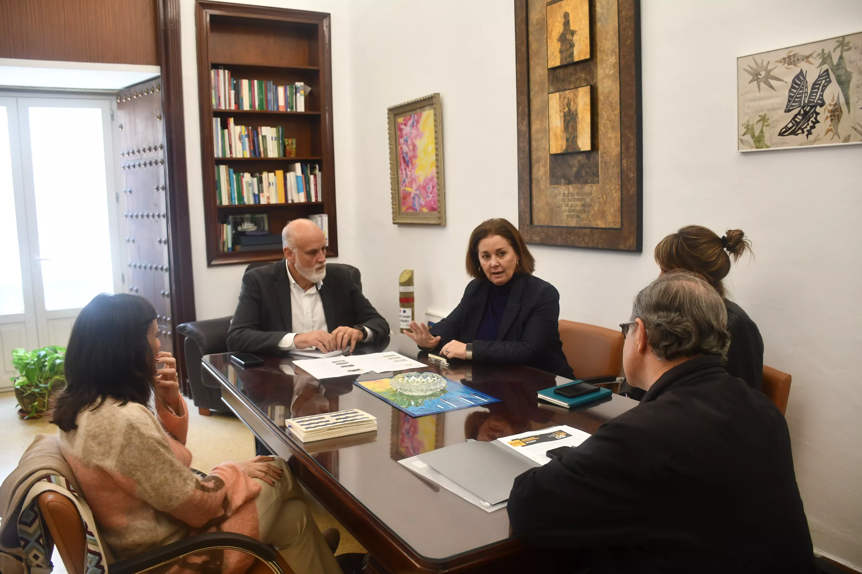 Momento del encuentro de trabajo de la Institución provincial con el Colegio de Arquitectos de Cádiz. 