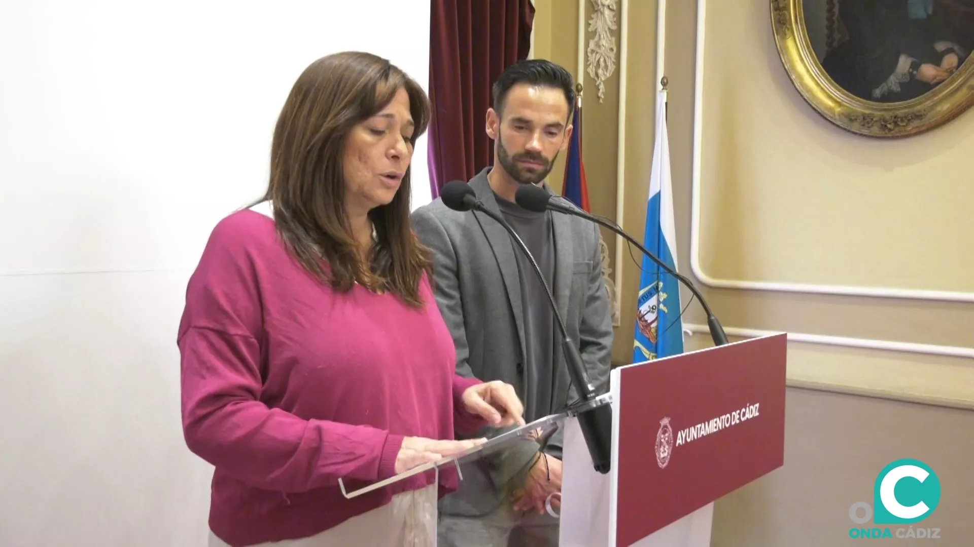 Los concejales de Adelante Izquierda Gaditana, David de la Cruz y Helena Fernández. 