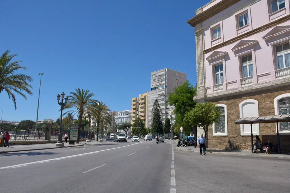 El Ayuntamiento pintará la señalización en el asfalto en distintas vías de la ciudad