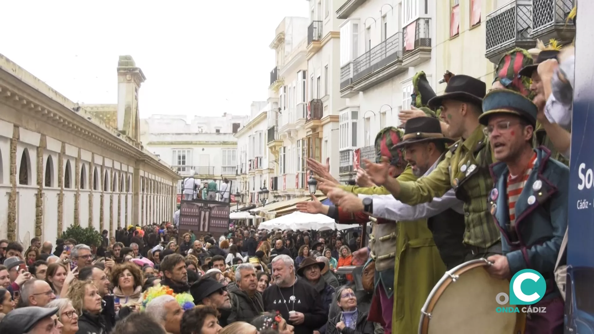 Coplas de Carnaval en el Mercado Central. 