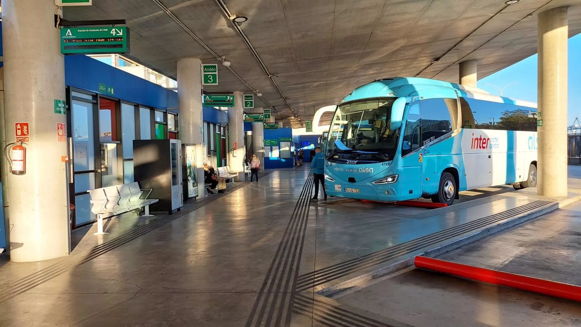 La estación de autobuses de Cádiz en la avenida de astilleros