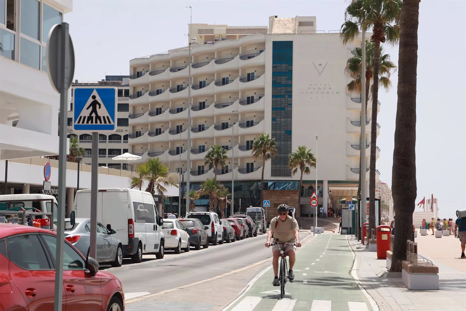 Hoteles en la playa de la Victoria de Cádiz