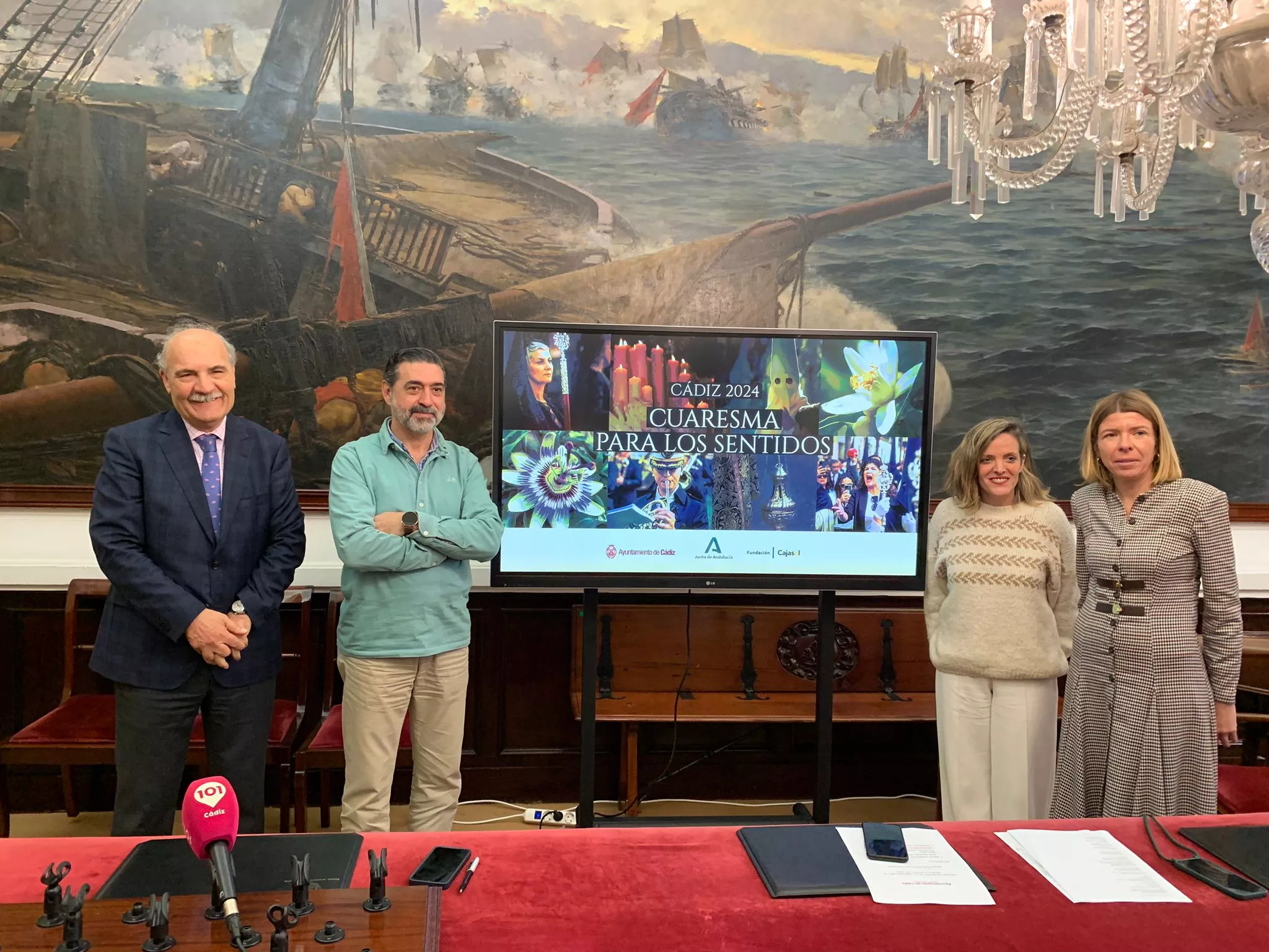 Momento del acto de presentación en el Ayuntamiento de Cádiz