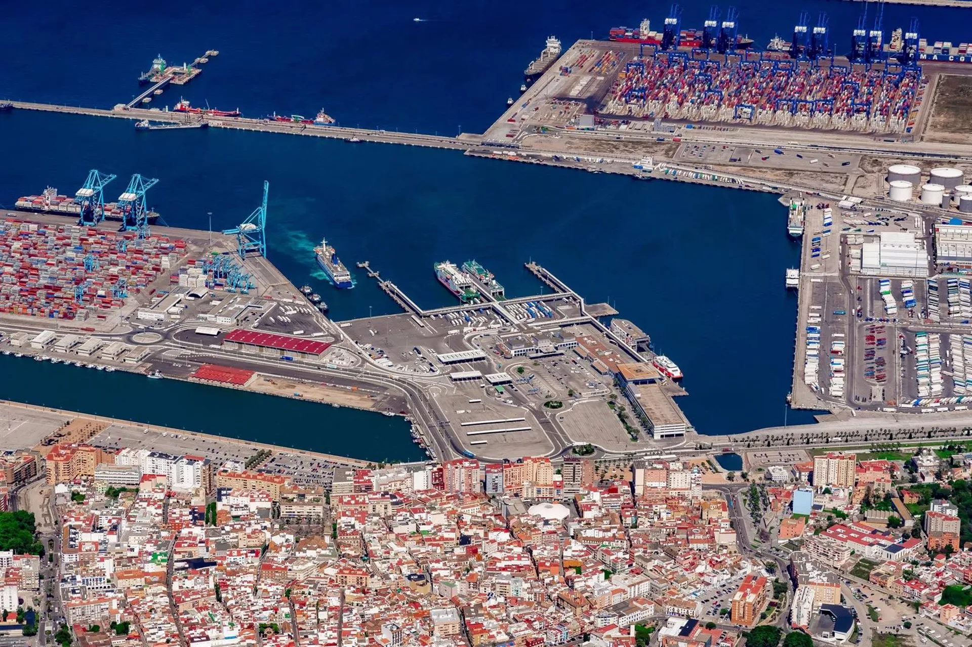 Vista aérea del puerto de Algeciras.