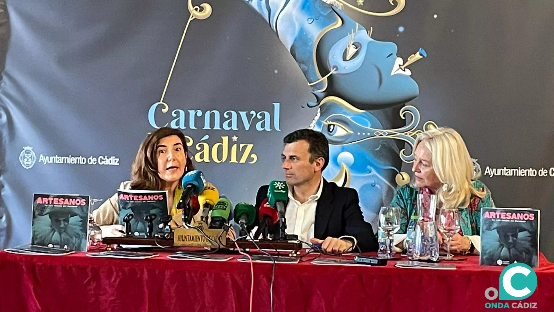 Momento de la presentación de la revista "Artesanos. La otra mirada del Carnaval".