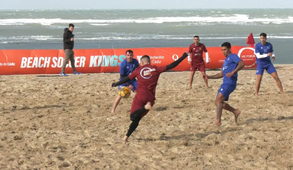 El Beach Soccer Kings protagonista de la playa Victoria durante el fin de semana.