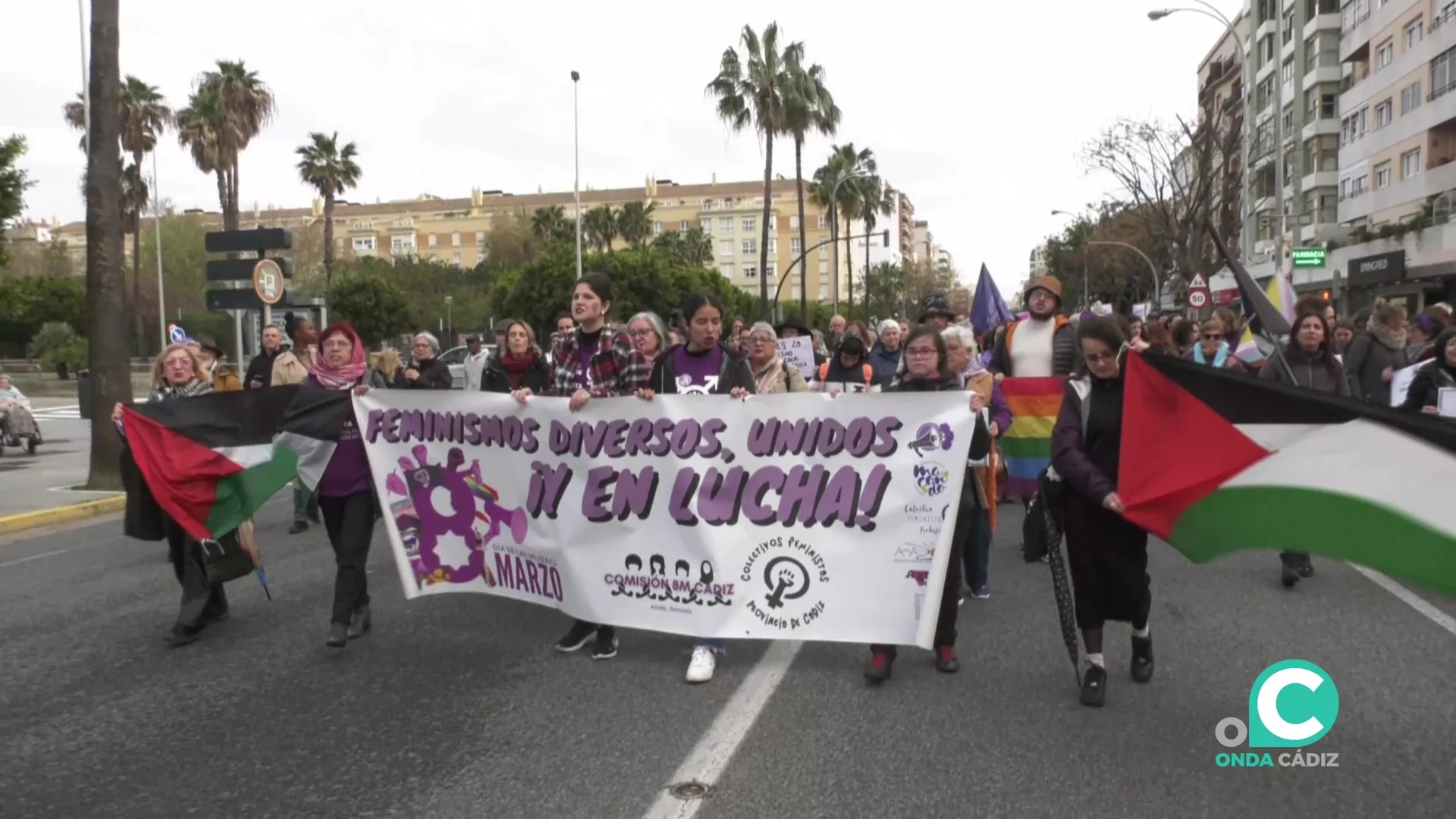 Una imagen de la manifestación en la avenida principal de la ciudad por el 8 M