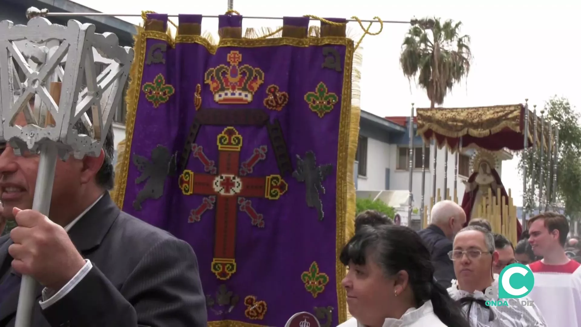 La barriada de La Paz ha arropado un año más a la tradicional procesión de Afanas Cádiz