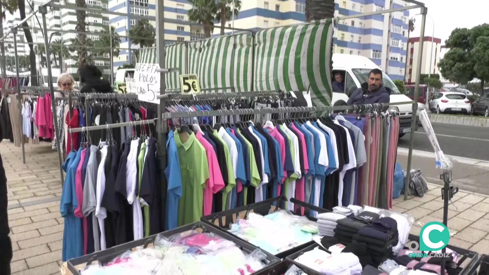 El mercadillo del Piojito volvió a reanudar sus actividades con normalidad pese al mal tiempo