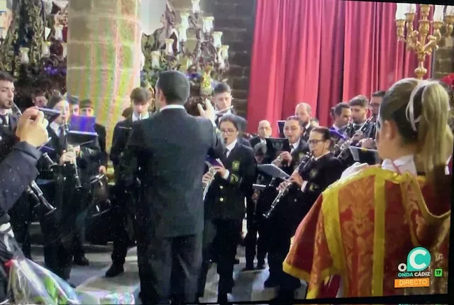 Banda tocando en el templo al Cristo de Las Aguas