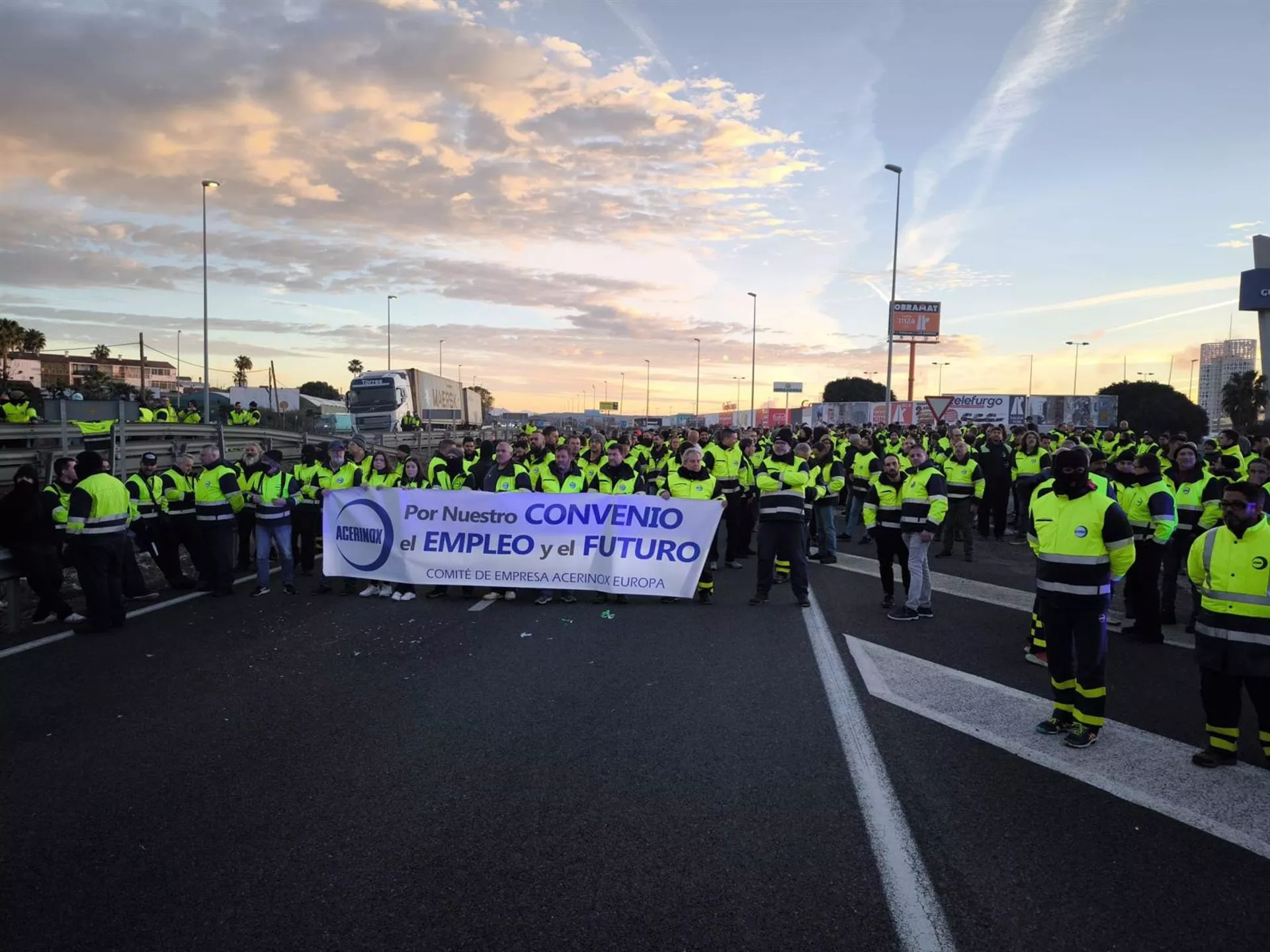 Una de las protestas de los trabajadores de Acerinox en Los Barrios. Una de las protestas de los trabajadores de Acerinox en Los Barrios.