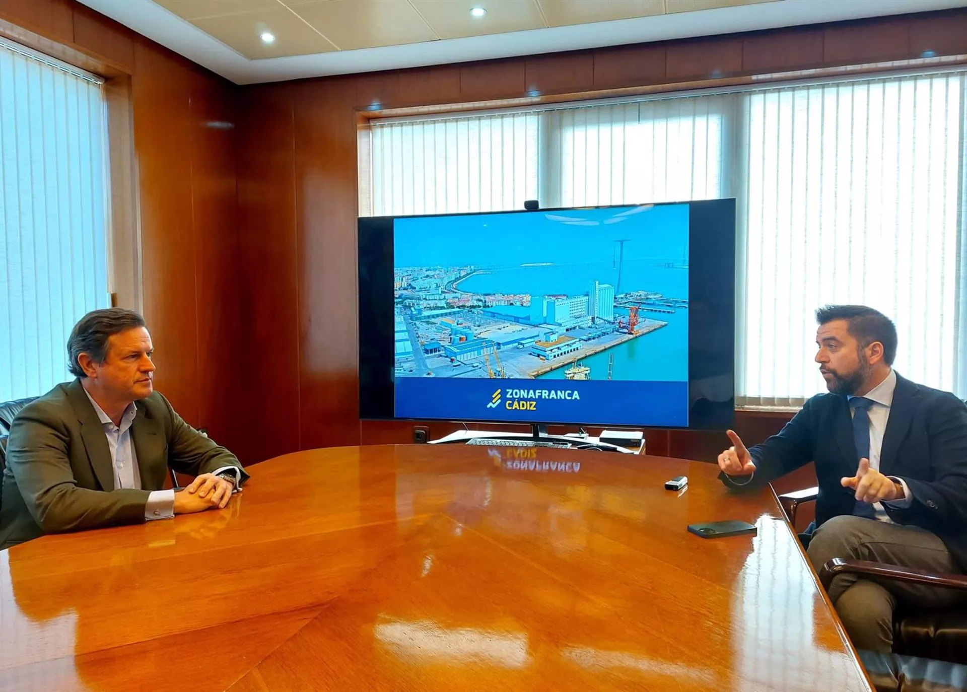 Francisco González con el secretario general de la Confederación Española de Pesca, Javier Garat.