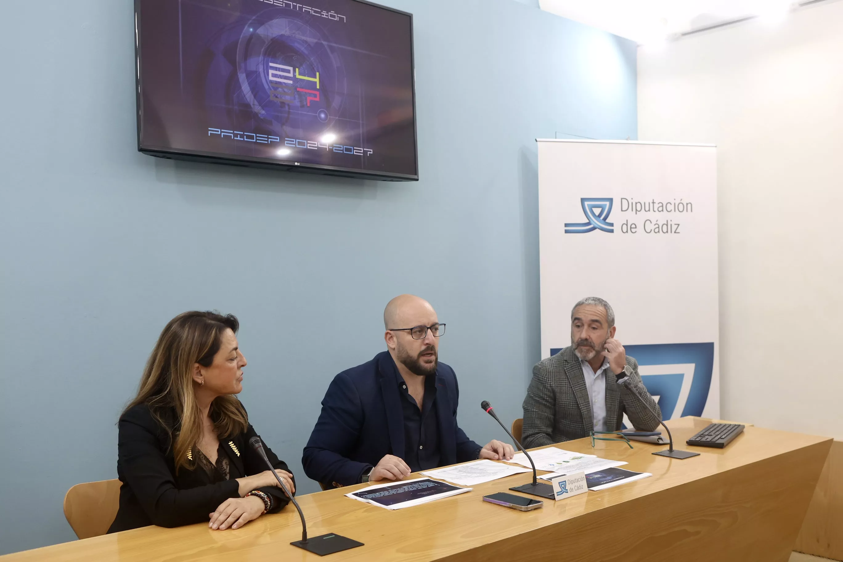 Germán Beardo, Elisa del Valle y José Antonio Iglesias durante la rueda de prensa de este lunes