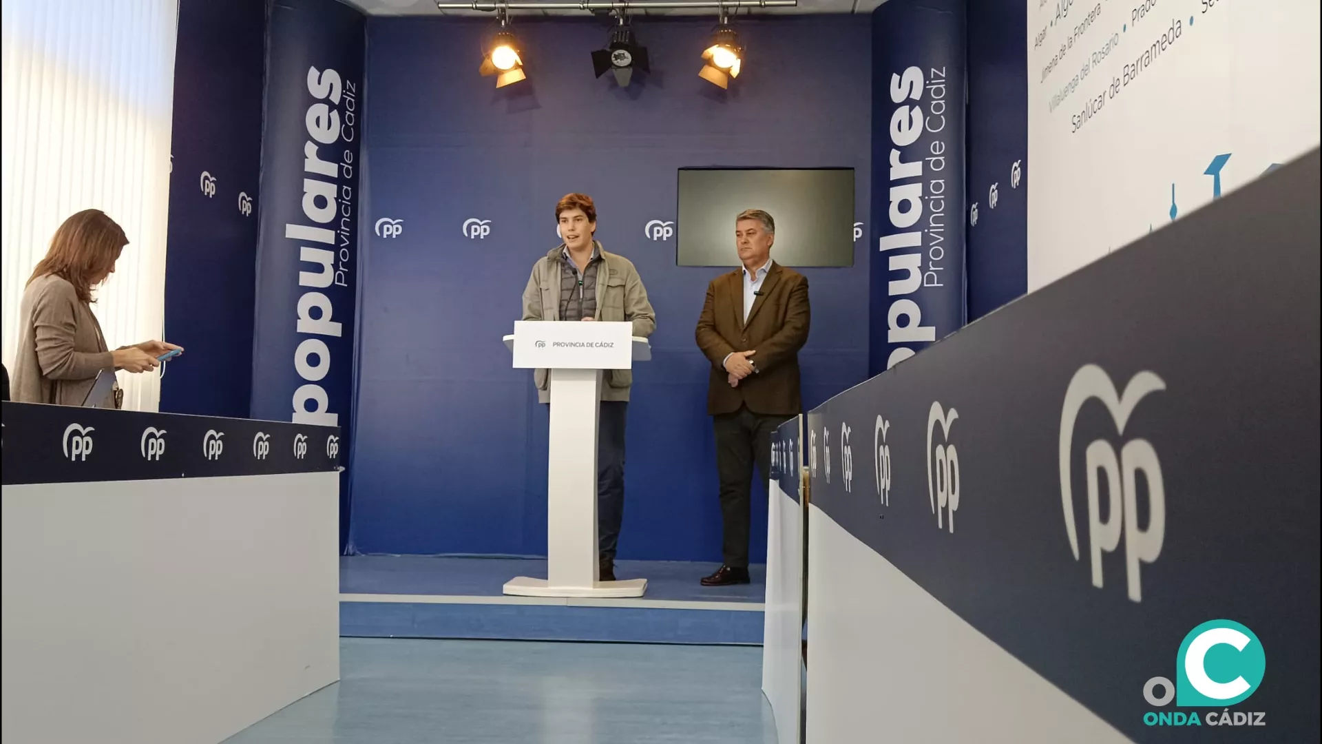 Ignacio Romaní y Miguel Ángel Sastre, en la rueda de prensa convocada este jueves en la sede del PP en Cádiz. 