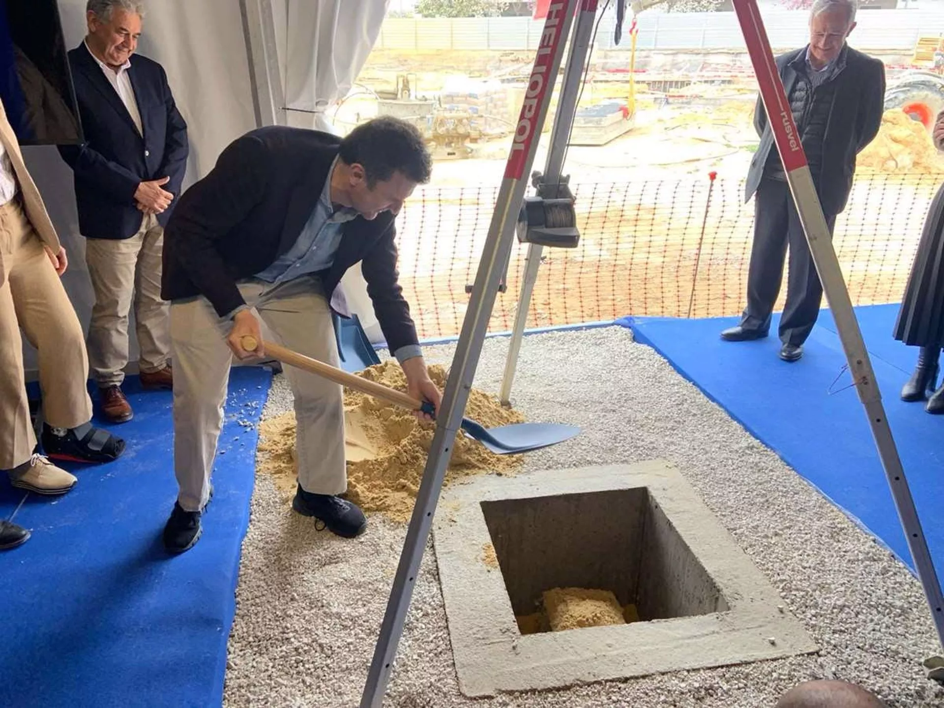 El alcalde de Cádiz, Bruno García, en el acto de colocación de la primera piedra de la Torre Abu