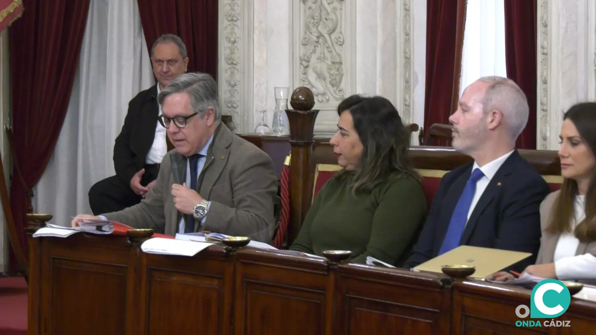 Portavoces del Grupo municipal socialista en el Salón de Plenos del Ayuntamiento de Cádiz. 