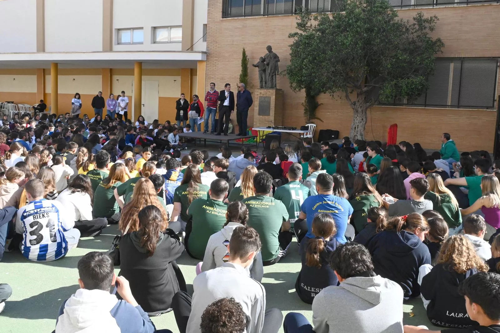 Momento del acto inaugural del encuentro provincial de jóvenes de la Casa salesiana de Cádiz. 