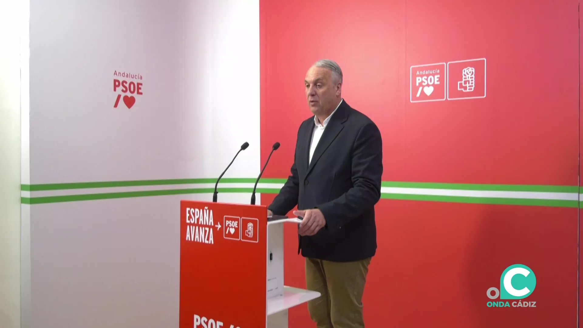  El secretario provincial PSOE, Juan Carlos Ruiz Boix, durante la rueda de prensa